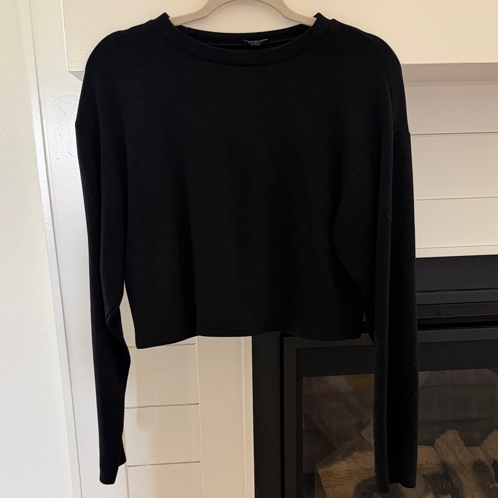 Express Black Cropped long sleeve tee